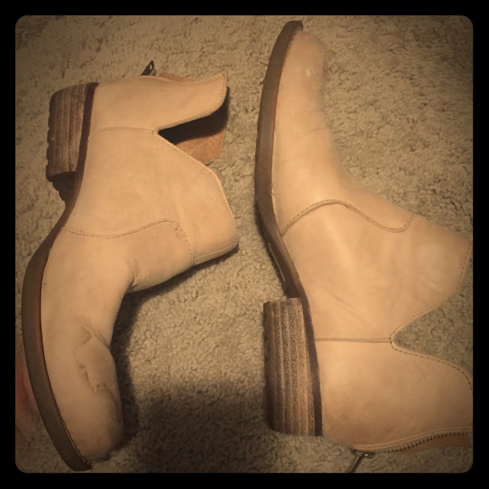 Born women’s 9 boots